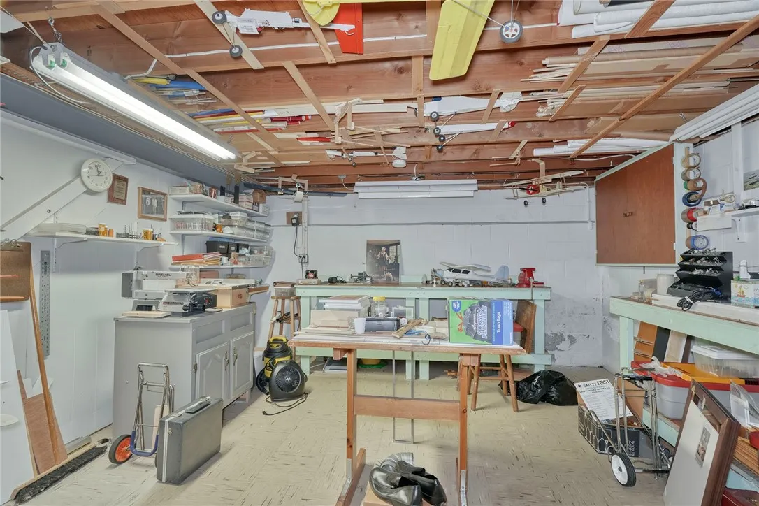 Great workshop space - perfect for any hobbyist!