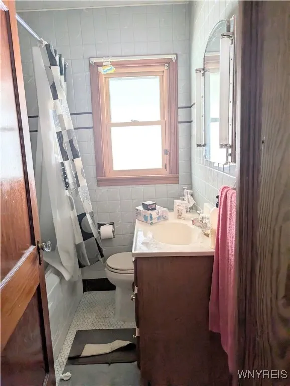 197 Hastings Avenue, Buffalo, New York 14215, Buffalo, New York 14215, 3 Bedrooms Bedrooms, ,2 BathroomsBathrooms,Residential,For Sale,197 Hastings Avenue, Buffalo, New York 14215,B1632850