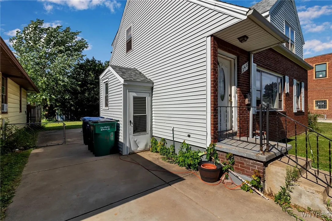240 Okell Street, Buffalo, New York 14220, Buffalo, New York 14220, 3 Bedrooms Bedrooms, ,2 BathroomsBathrooms,Residential,For Sale,240 Okell Street, Buffalo, New York 14220,0,B1632824