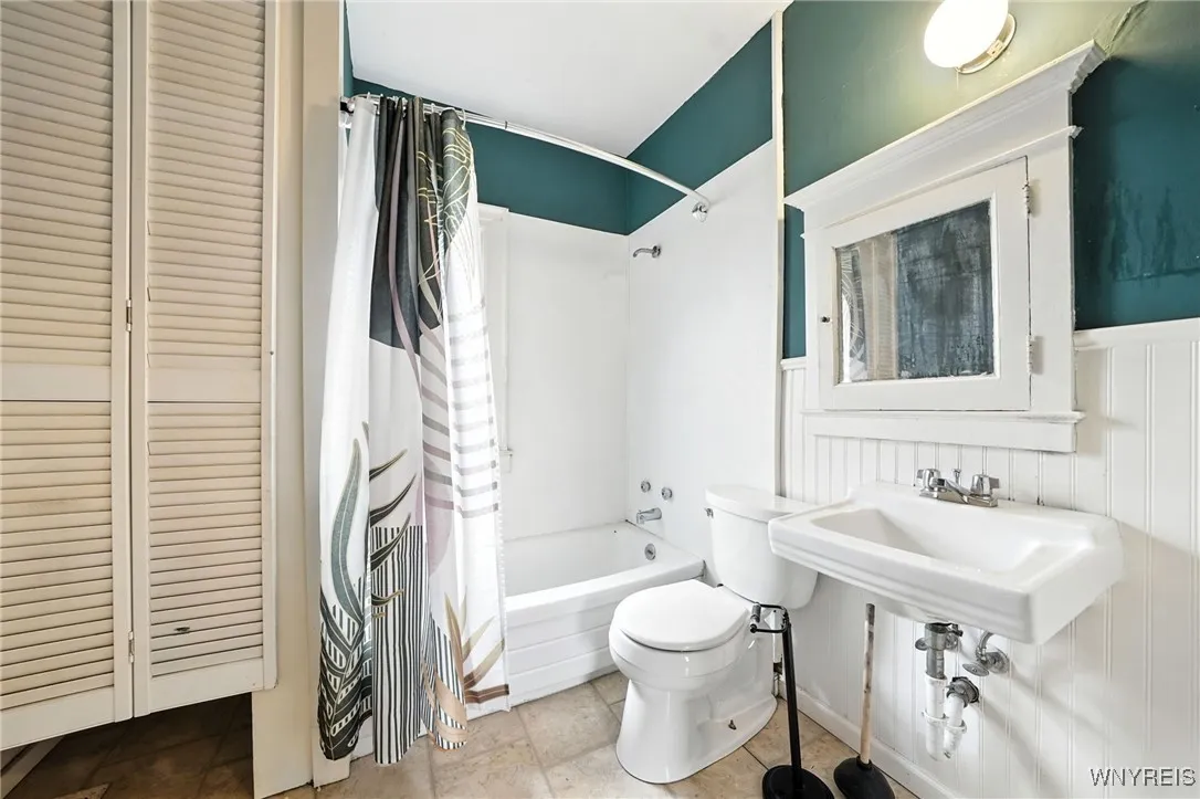 2nd floor full bath