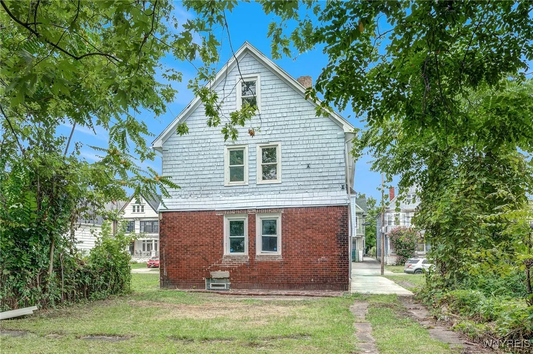 67 Urban Street, Buffalo, New York 14211, Buffalo, New York 14211, 6 Bedrooms Bedrooms, ,2 BathroomsBathrooms,Residential,For Sale,67 Urban Street, Buffalo, New York 14211,0,B1632796
