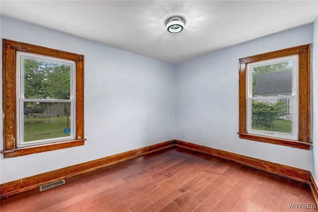 67 Urban Street, Buffalo, New York 14211, Buffalo, New York 14211, 6 Bedrooms Bedrooms, ,2 BathroomsBathrooms,Residential,For Sale,67 Urban Street, Buffalo, New York 14211,0,B1632796