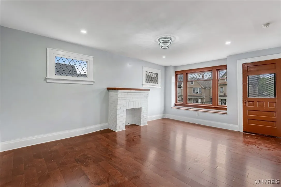 67 Urban Street, Buffalo, New York 14211, Buffalo, New York 14211, 6 Bedrooms Bedrooms, ,2 BathroomsBathrooms,Residential,For Sale,67 Urban Street, Buffalo, New York 14211,0,B1632796