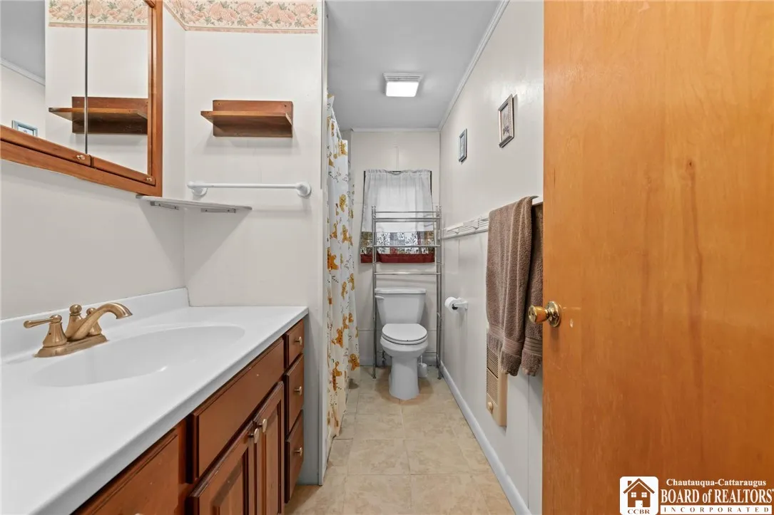 17 Haskell Avenue, Arcade, New York 14009, Arcade, New York 14009, 5 Bedrooms Bedrooms, 10 Rooms Rooms,2 BathroomsBathrooms,Residential,For Sale,17 Haskell Avenue, Arcade, New York 14009,0,R1631600