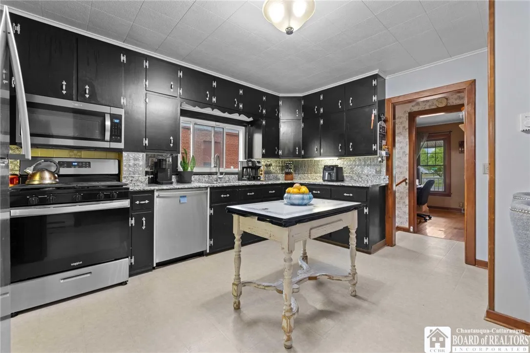 17 Haskell Avenue, Arcade, New York 14009, Arcade, New York 14009, 5 Bedrooms Bedrooms, 10 Rooms Rooms,2 BathroomsBathrooms,Residential,For Sale,17 Haskell Avenue, Arcade, New York 14009,0,R1631600