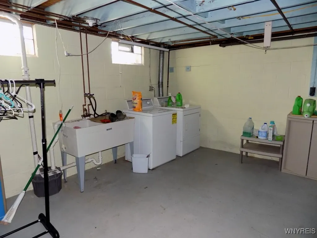 8910 Tonawanda Crk Road, Clarence, New York 14032, Clarence, New York 14032, 3 Bedrooms Bedrooms, 7 Rooms Rooms,2 BathroomsBathrooms,Residential,For Sale,8910 Tonawanda Crk Road, Clarence, New York 14032,B1627590