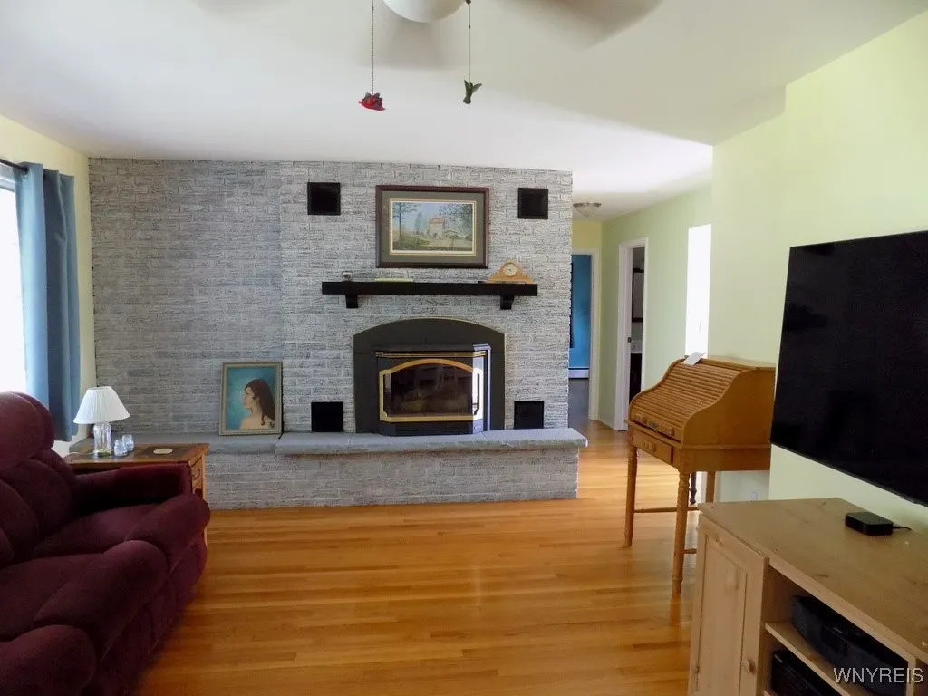 8910 Tonawanda Crk Road, Clarence, New York 14032, Clarence, New York 14032, 3 Bedrooms Bedrooms, 7 Rooms Rooms,2 BathroomsBathrooms,Residential,For Sale,8910 Tonawanda Crk Road, Clarence, New York 14032,B1627590