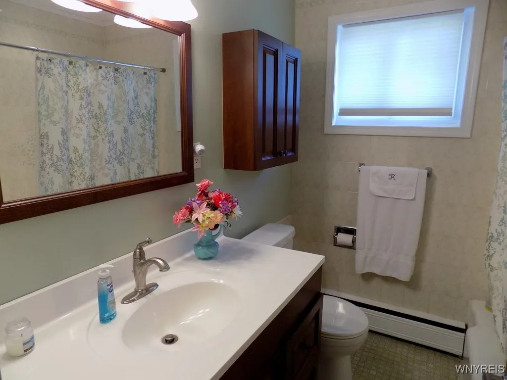 8910 Tonawanda Crk Road, Clarence, New York 14032, Clarence, New York 14032, 3 Bedrooms Bedrooms, 7 Rooms Rooms,2 BathroomsBathrooms,Residential,For Sale,8910 Tonawanda Crk Road, Clarence, New York 14032,B1627590
