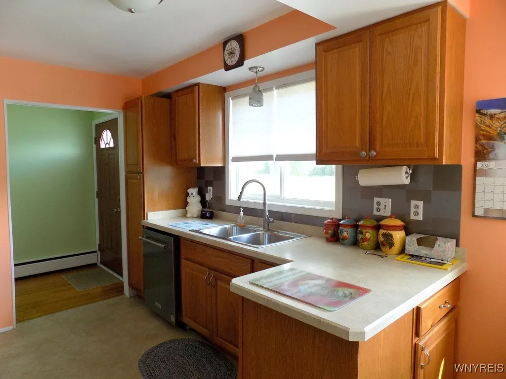 8910 Tonawanda Crk Road, Clarence, New York 14032, Clarence, New York 14032, 3 Bedrooms Bedrooms, 7 Rooms Rooms,2 BathroomsBathrooms,Residential,For Sale,8910 Tonawanda Crk Road, Clarence, New York 14032,B1627590