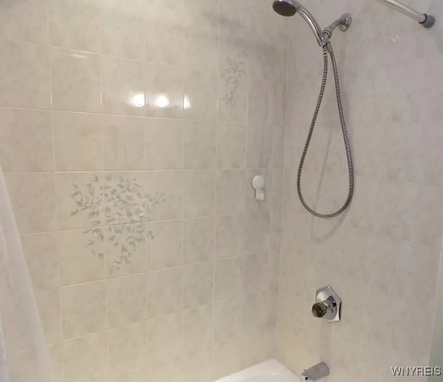 8910 Tonawanda Crk Road, Clarence, New York 14032, Clarence, New York 14032, 3 Bedrooms Bedrooms, 7 Rooms Rooms,2 BathroomsBathrooms,Residential,For Sale,8910 Tonawanda Crk Road, Clarence, New York 14032,0,B1627590