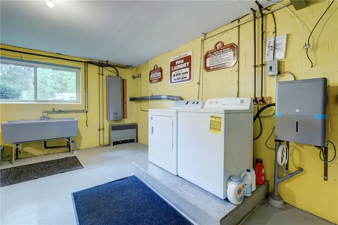 2405 East Avenue 3, Brighton, New York 14610, Brighton, New York 14610, 2 Bedrooms Bedrooms, 4 Rooms Rooms,2 BathroomsBathrooms,Residential Lease,For Rent,2405 East Avenue 3, Brighton, New York 14610,R1632886