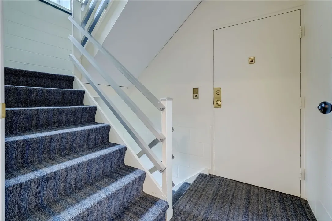 2405 East Avenue 3, Brighton, New York 14610, Brighton, New York 14610, 2 Bedrooms Bedrooms, 4 Rooms Rooms,2 BathroomsBathrooms,Residential Lease,For Rent,2405 East Avenue 3, Brighton, New York 14610,R1632886