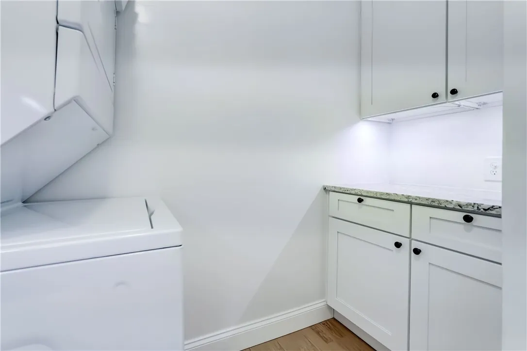 2405 East Avenue 3, Brighton, New York 14610, Brighton, New York 14610, 2 Bedrooms Bedrooms, 4 Rooms Rooms,2 BathroomsBathrooms,Residential Lease,For Rent,2405 East Avenue 3, Brighton, New York 14610,R1632886