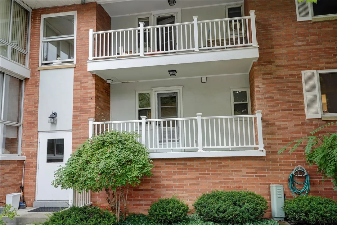 2405 East Avenue 3, Brighton, New York 14610, Brighton, New York 14610, 2 Bedrooms Bedrooms, 4 Rooms Rooms,2 BathroomsBathrooms,Residential Lease,For Rent,2405 East Avenue 3, Brighton, New York 14610,R1632886