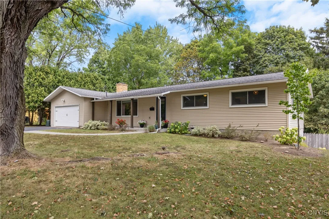 105 Saybrook Lane, Dewitt, New York 13214, De Witt, New York 13214, 3 Bedrooms Bedrooms, 9 Rooms Rooms,2 BathroomsBathrooms,Residential,For Sale,105 Saybrook Lane, Dewitt, New York 13214,S1628879