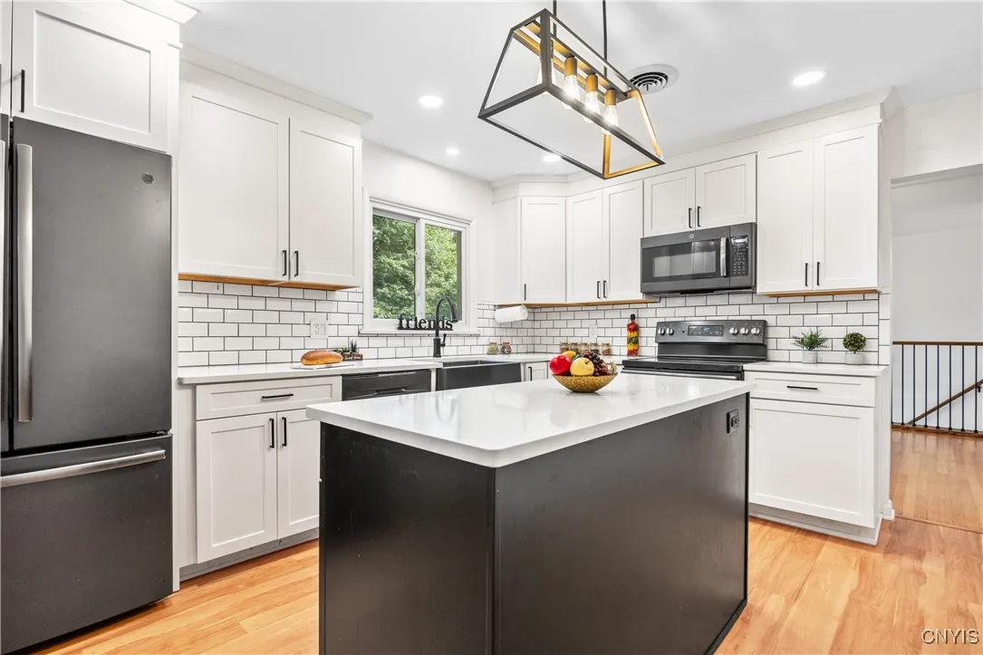 105 Saybrook Lane, Dewitt, New York 13214, De Witt, New York 13214, 3 Bedrooms Bedrooms, 9 Rooms Rooms,2 BathroomsBathrooms,Residential,For Sale,105 Saybrook Lane, Dewitt, New York 13214,S1628879