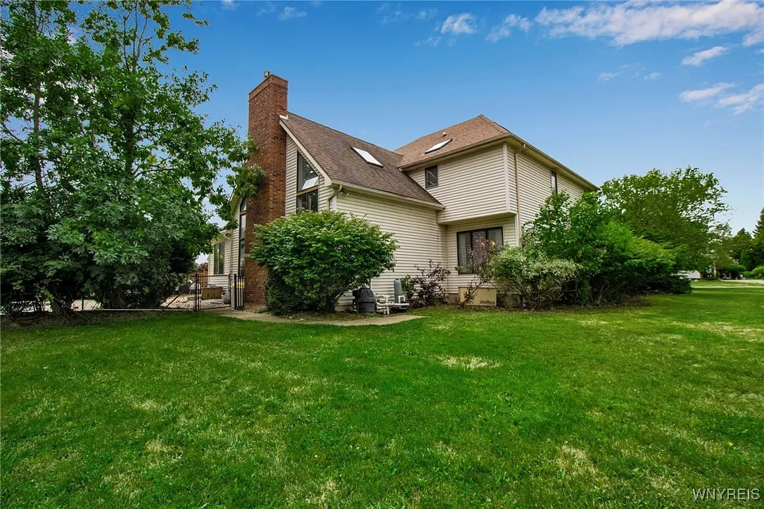 5553 Hidden Pines Court, Clarence, New York 14221, Clarence, New York 14221, 5 Bedrooms Bedrooms, 11 Rooms Rooms,2 BathroomsBathrooms,Residential,For Sale,5553 Hidden Pines Court, Clarence, New York 14221,B1632248