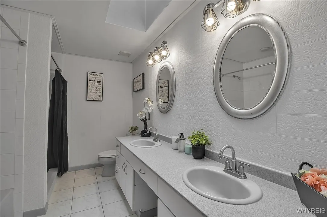 5553 Hidden Pines Court, Clarence, New York 14221, Clarence, New York 14221, 5 Bedrooms Bedrooms, 11 Rooms Rooms,2 BathroomsBathrooms,Residential,For Sale,5553 Hidden Pines Court, Clarence, New York 14221,B1632248