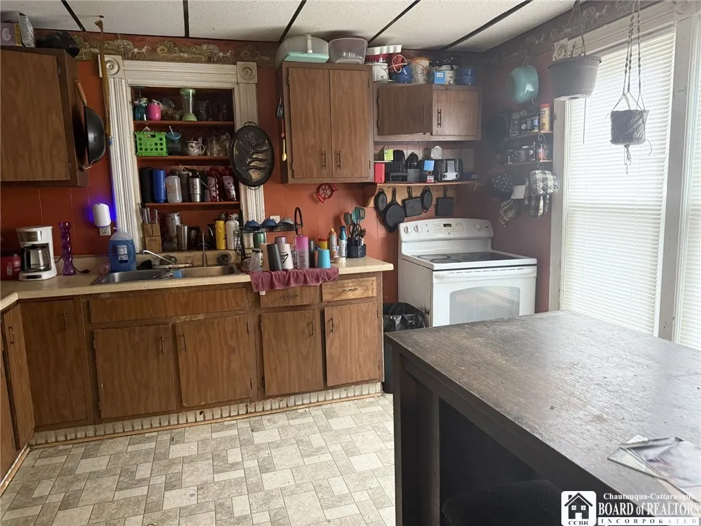 196 South Main Street, Jamestown, New York 14701, Jamestown, New York 14701, 4 Bedrooms Bedrooms, 9 Rooms Rooms,1 BathroomBathrooms,Residential,For Sale,196 South Main Street, Jamestown, New York 14701,R1626981