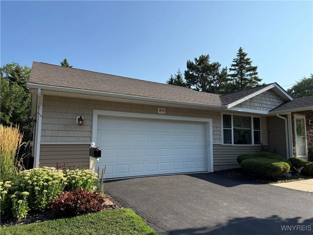 890 Onondaga Street, Lewiston, New York 14092, Lewiston, New York 14092, 3 Bedrooms Bedrooms, 6 Rooms Rooms,1 BathroomBathrooms,Residential,For Sale,890 Onondaga Street, Lewiston, New York 14092,B1631721