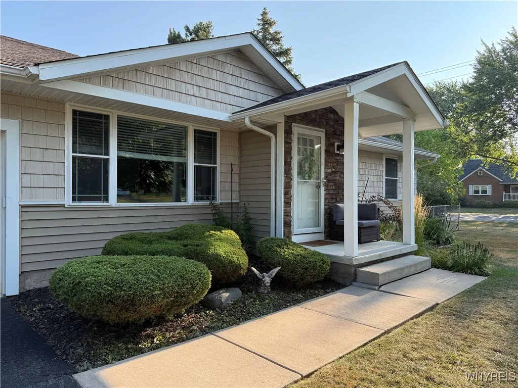 890 Onondaga Street, Lewiston, New York 14092, Lewiston, New York 14092, 3 Bedrooms Bedrooms, 6 Rooms Rooms,1 BathroomBathrooms,Residential,For Sale,890 Onondaga Street, Lewiston, New York 14092,B1631721