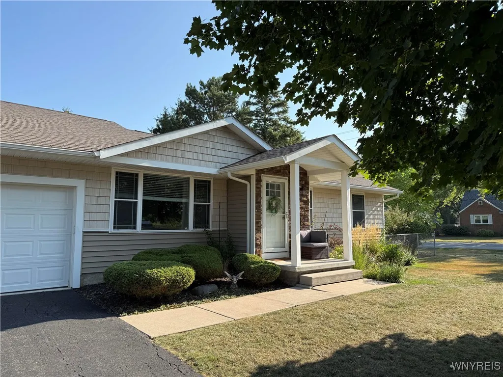 890 Onondaga Street, Lewiston, New York 14092, Lewiston, New York 14092, 3 Bedrooms Bedrooms, 6 Rooms Rooms,1 BathroomBathrooms,Residential,For Sale,890 Onondaga Street, Lewiston, New York 14092,B1631721