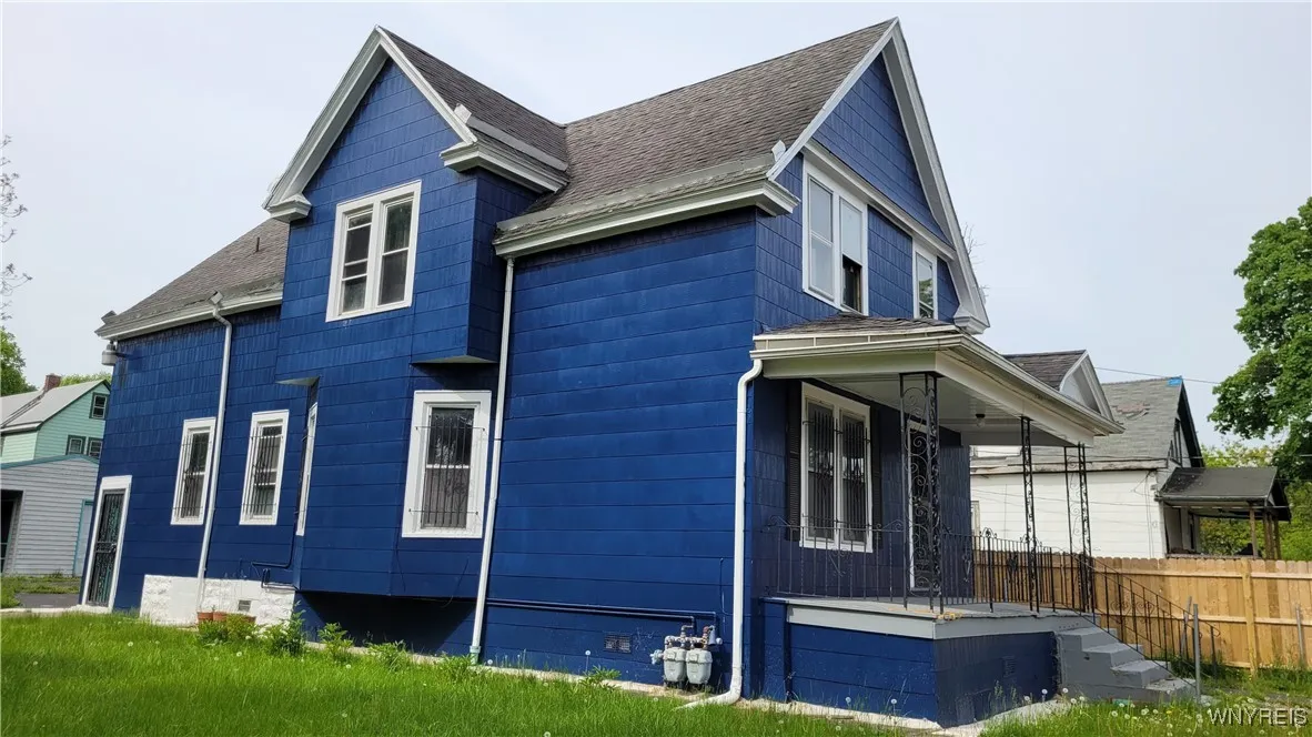 325 Box Ave (upper) Avenue, Buffalo, New York 1421, Buffalo, New York 14211, 2 Bedrooms Bedrooms, 5 Rooms Rooms,1 BathroomBathrooms,Residential Lease,For Rent,325 Box Ave (upper) Avenue, Buffalo, New York 1421,B1632894