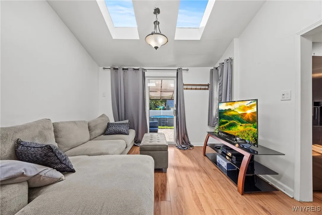 8739 Tuscarora Road, Niagara Falls, New York 14304, Niagara Falls, New York 14304, 3 Bedrooms Bedrooms, 9 Rooms Rooms,1 BathroomBathrooms,Residential,For Sale,8739 Tuscarora Road, Niagara Falls, New York 14304,B1632059
