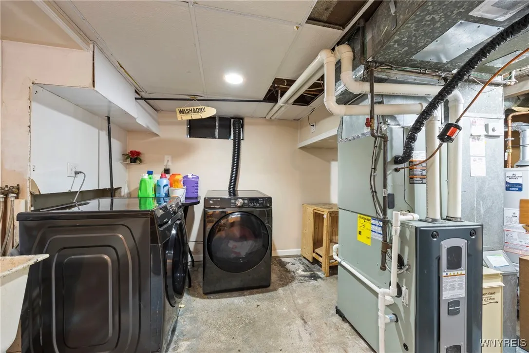 8739 Tuscarora Road, Niagara Falls, New York 14304, Niagara Falls, New York 14304, 3 Bedrooms Bedrooms, 9 Rooms Rooms,1 BathroomBathrooms,Residential,For Sale,8739 Tuscarora Road, Niagara Falls, New York 14304,B1632059
