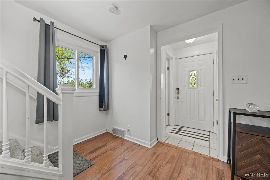8739 Tuscarora Road, Niagara Falls, New York 14304, Niagara Falls, New York 14304, 3 Bedrooms Bedrooms, 9 Rooms Rooms,1 BathroomBathrooms,Residential,For Sale,8739 Tuscarora Road, Niagara Falls, New York 14304,B1632059