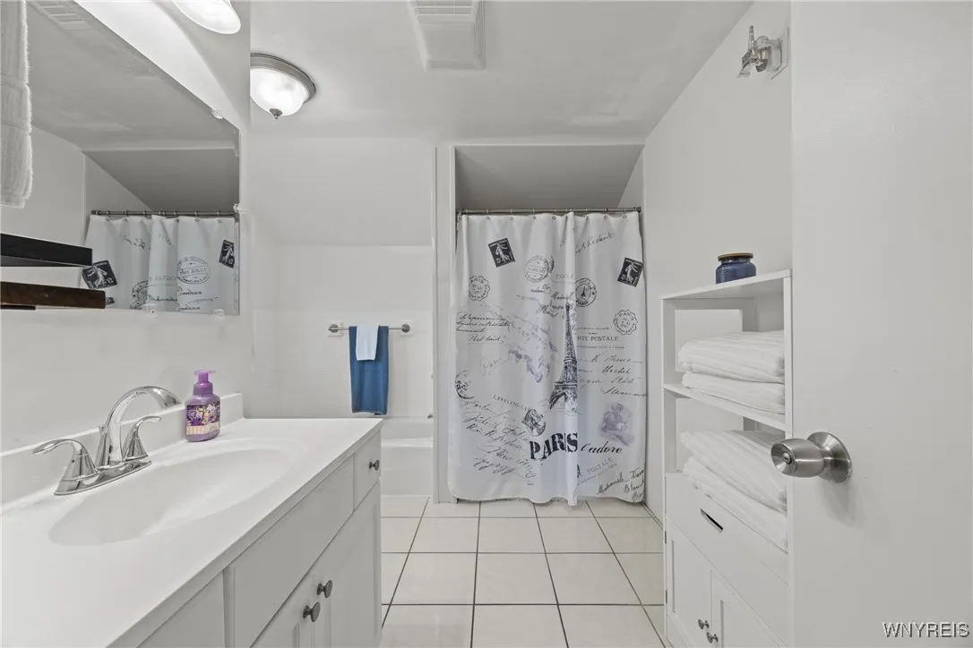 8739 Tuscarora Road, Niagara Falls, New York 14304, Niagara Falls, New York 14304, 3 Bedrooms Bedrooms, 9 Rooms Rooms,1 BathroomBathrooms,Residential,For Sale,8739 Tuscarora Road, Niagara Falls, New York 14304,B1632059
