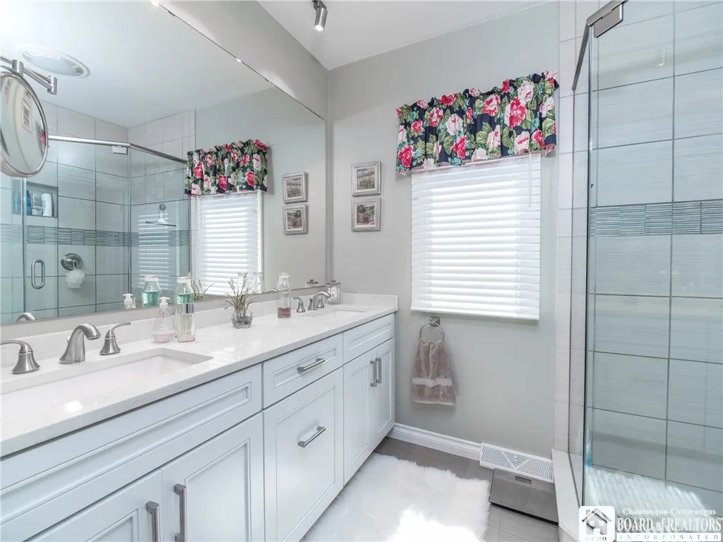 Primary suite bathroom
