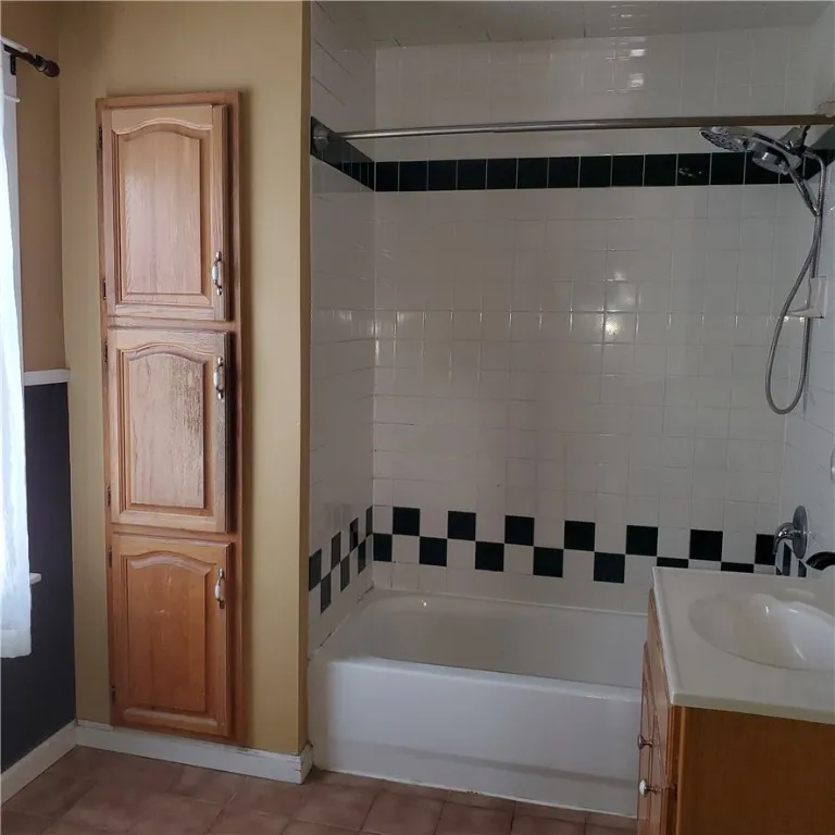 921 Grove Street, Elmira City, New York 14901, Elmira City, New York 14901, 3 Bedrooms Bedrooms, 7 Rooms Rooms,1 BathroomBathrooms,Residential,For Sale,921 Grove Street, Elmira City, New York 14901,R1632927
