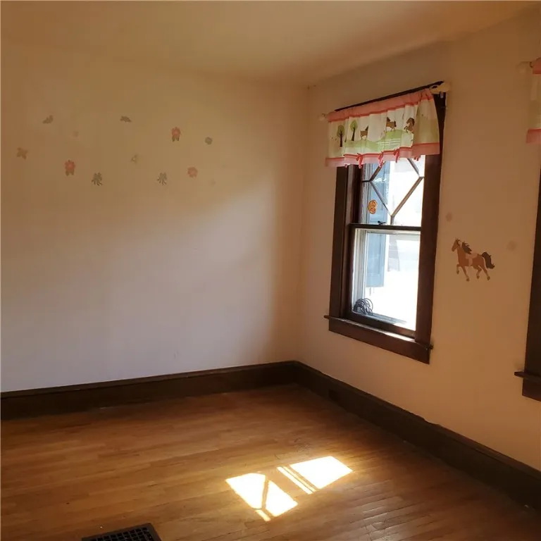 921 Grove Street, Elmira City, New York 14901, Elmira City, New York 14901, 3 Bedrooms Bedrooms, 7 Rooms Rooms,1 BathroomBathrooms,Residential,For Sale,921 Grove Street, Elmira City, New York 14901,R1632927