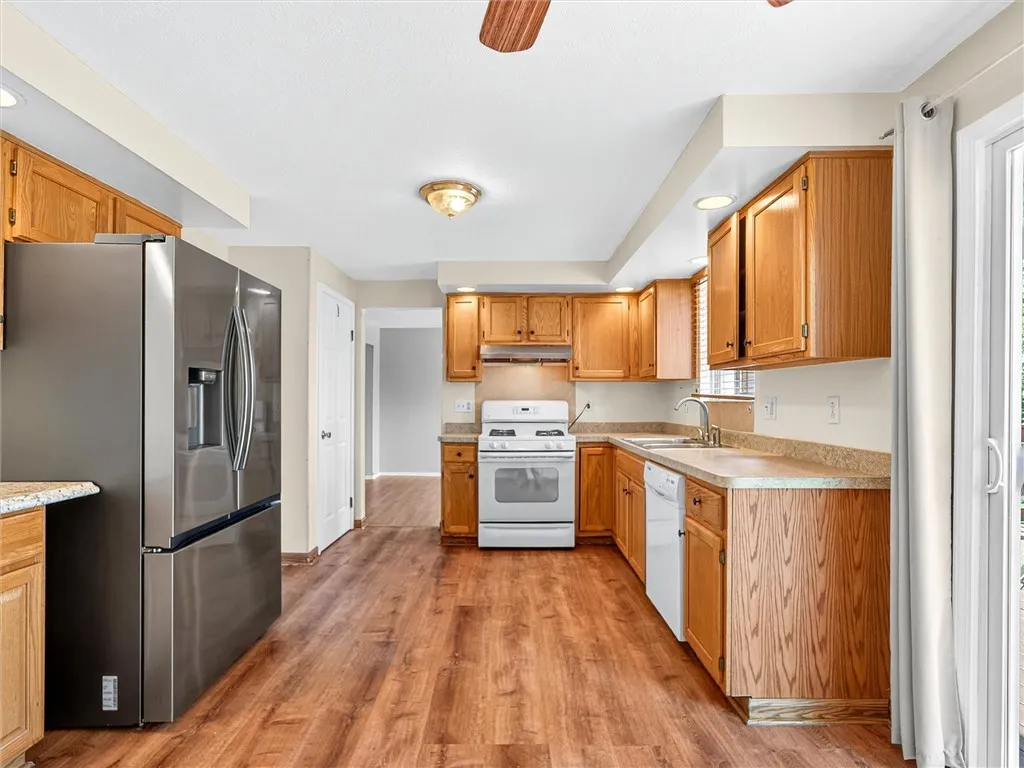 19 Atwood Dr Drive, Gates, New York 14606, Gates, New York 14606, 3 Bedrooms Bedrooms, 8 Rooms Rooms,2 BathroomsBathrooms,Residential,For Sale,19 Atwood Dr Drive, Gates, New York 14606,R1632664