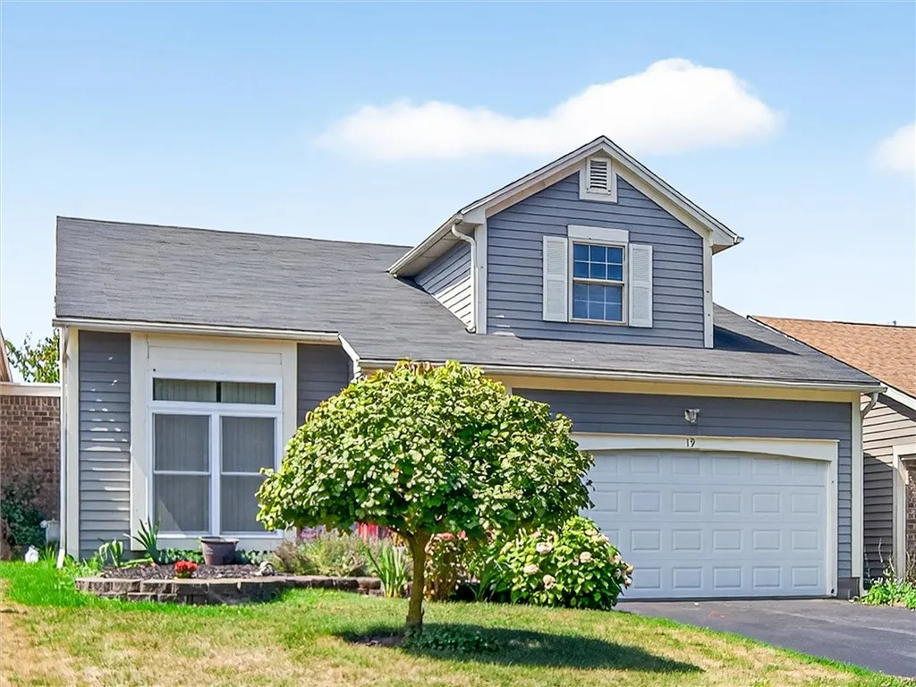 19 Atwood Dr Drive, Gates, New York 14606, Gates, New York 14606, 3 Bedrooms Bedrooms, 8 Rooms Rooms,2 BathroomsBathrooms,Residential,For Sale,19 Atwood Dr Drive, Gates, New York 14606,R1632664