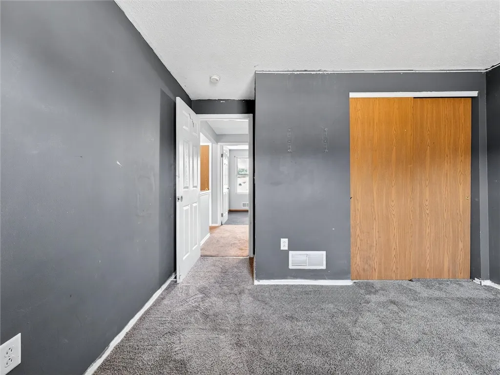 19 Atwood Dr Drive, Gates, New York 14606, Gates, New York 14606, 3 Bedrooms Bedrooms, 8 Rooms Rooms,2 BathroomsBathrooms,Residential,For Sale,19 Atwood Dr Drive, Gates, New York 14606,R1632664