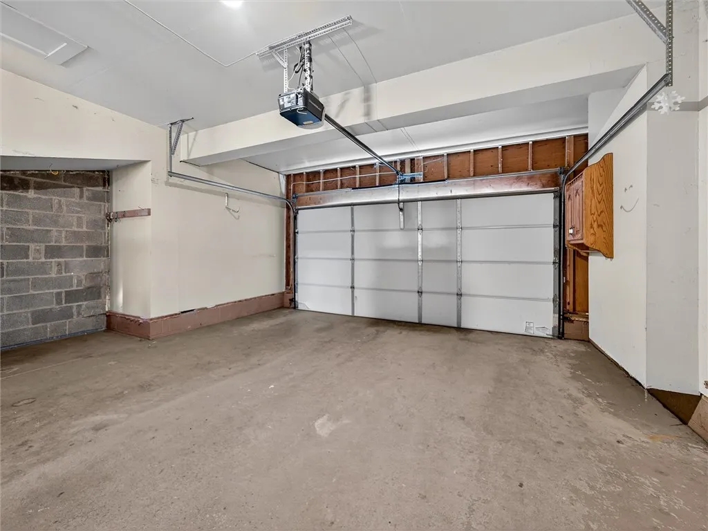 19 Atwood Dr Drive, Gates, New York 14606, Gates, New York 14606, 3 Bedrooms Bedrooms, 8 Rooms Rooms,2 BathroomsBathrooms,Residential,For Sale,19 Atwood Dr Drive, Gates, New York 14606,R1632664