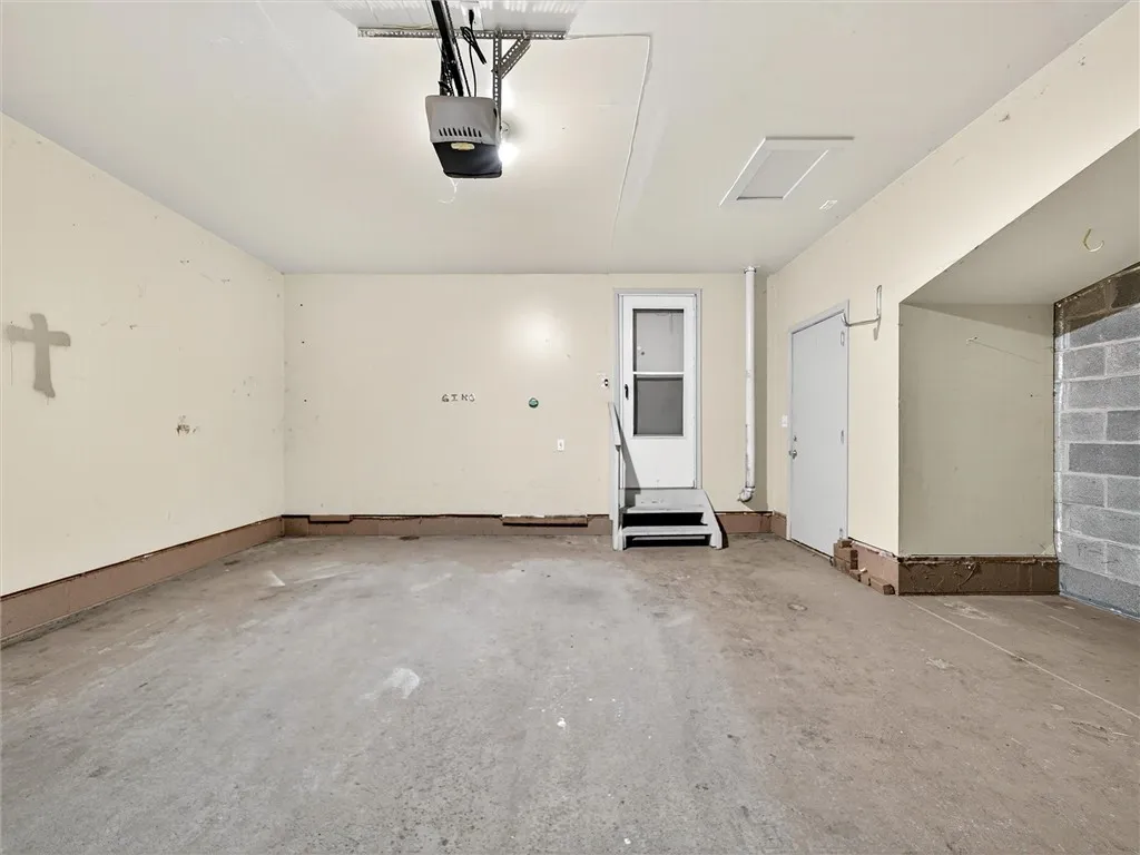 19 Atwood Dr Drive, Gates, New York 14606, Gates, New York 14606, 3 Bedrooms Bedrooms, 8 Rooms Rooms,2 BathroomsBathrooms,Residential,For Sale,19 Atwood Dr Drive, Gates, New York 14606,R1632664