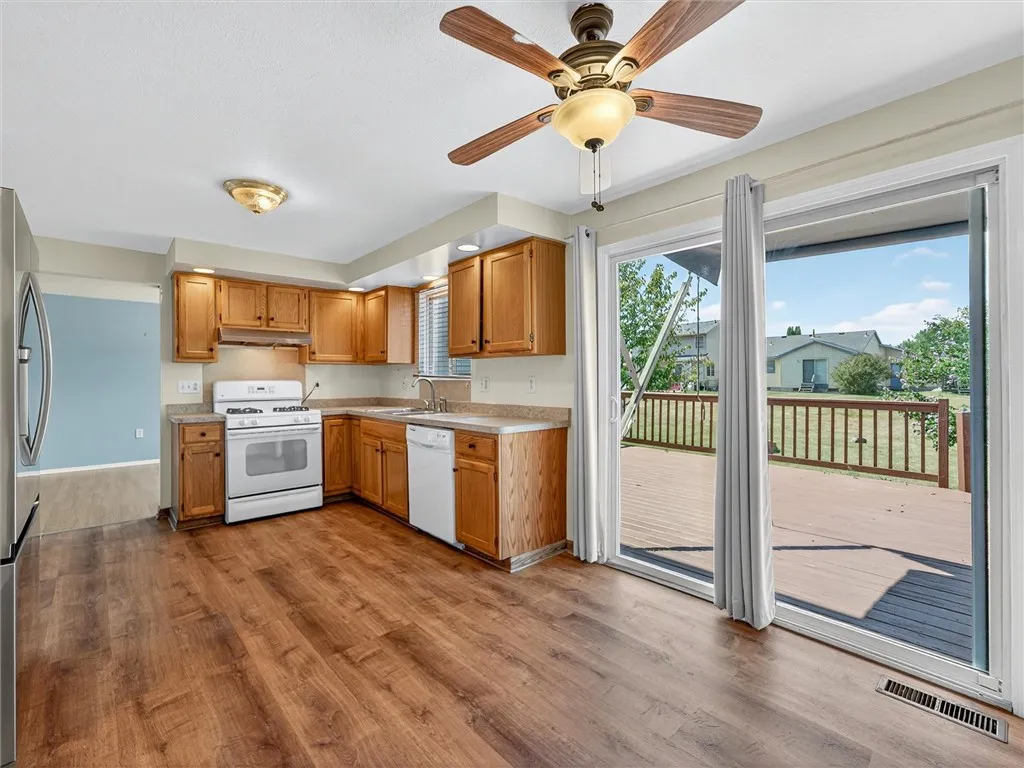 19 Atwood Dr Drive, Gates, New York 14606, Gates, New York 14606, 3 Bedrooms Bedrooms, 8 Rooms Rooms,2 BathroomsBathrooms,Residential,For Sale,19 Atwood Dr Drive, Gates, New York 14606,R1632664