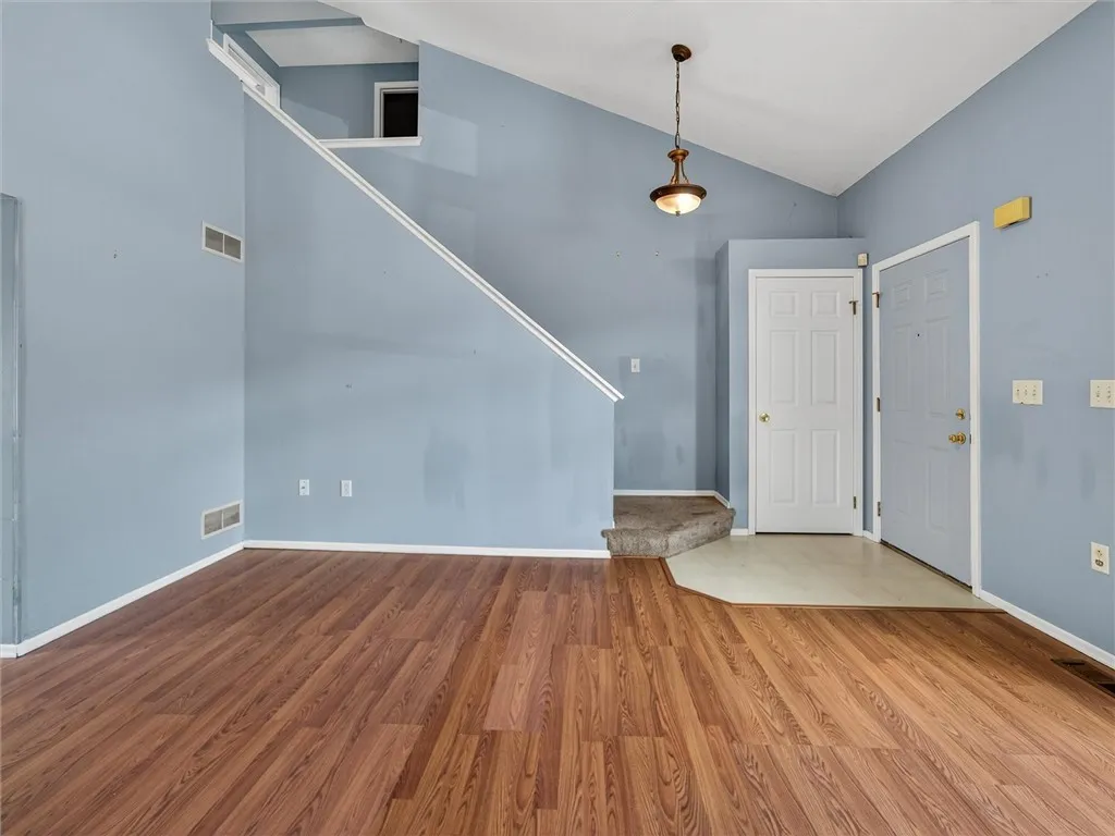 19 Atwood Dr Drive, Gates, New York 14606, Gates, New York 14606, 3 Bedrooms Bedrooms, 8 Rooms Rooms,2 BathroomsBathrooms,Residential,For Sale,19 Atwood Dr Drive, Gates, New York 14606,R1632664