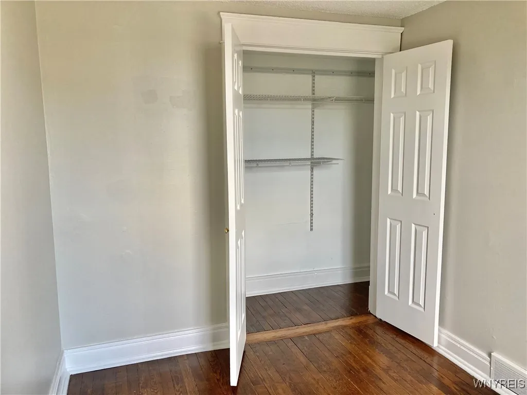 294 S. Elmwood Avenue 5, Buffalo, New York 14201, Buffalo, New York 14201, 1 Bedroom Bedrooms, 3 Rooms Rooms,1 BathroomBathrooms,Residential Lease,For Rent,294 S. Elmwood Avenue 5, Buffalo, New York 14201,B1631824