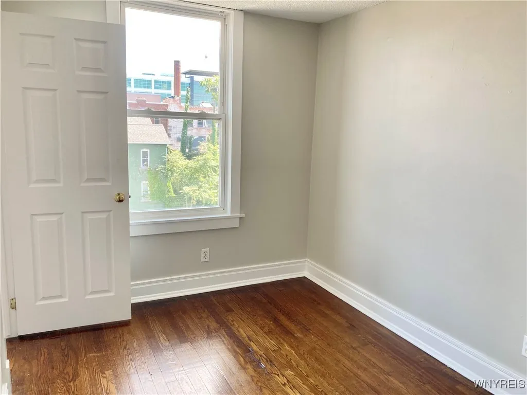294 S. Elmwood Avenue 5, Buffalo, New York 14201, Buffalo, New York 14201, 1 Bedroom Bedrooms, 3 Rooms Rooms,1 BathroomBathrooms,Residential Lease,For Rent,294 S. Elmwood Avenue 5, Buffalo, New York 14201,B1631824