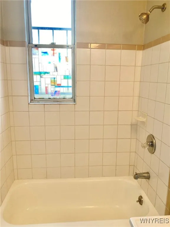 294 S. Elmwood Avenue 5, Buffalo, New York 14201, Buffalo, New York 14201, 1 Bedroom Bedrooms, 3 Rooms Rooms,1 BathroomBathrooms,Residential Lease,For Rent,294 S. Elmwood Avenue 5, Buffalo, New York 14201,B1631824