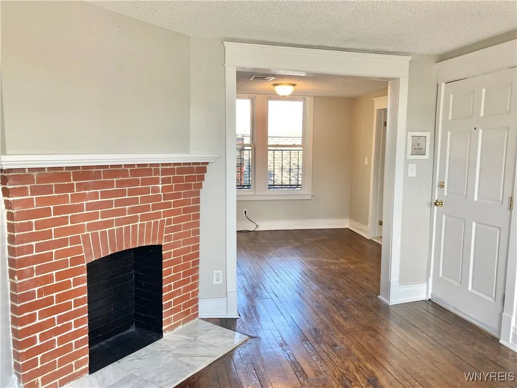 294 S. Elmwood Avenue 5, Buffalo, New York 14201, Buffalo, New York 14201, 1 Bedroom Bedrooms, 3 Rooms Rooms,1 BathroomBathrooms,Residential Lease,For Rent,294 S. Elmwood Avenue 5, Buffalo, New York 14201,B1631824