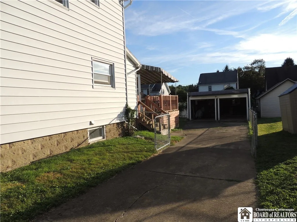 20 Elam Avenue, Jamestown, New York 14701, Jamestown, New York 14701, 3 Bedrooms Bedrooms, 8 Rooms Rooms,1 BathroomBathrooms,Residential,For Sale,20 Elam Avenue, Jamestown, New York 14701,R1632656