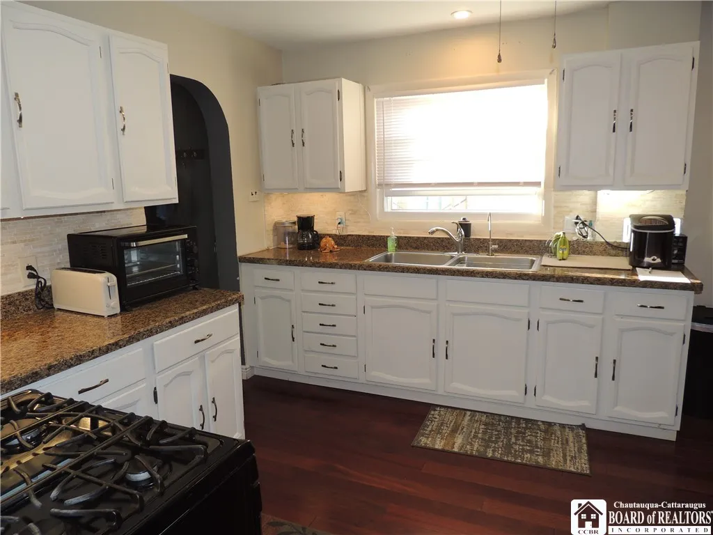 20 Elam Avenue, Jamestown, New York 14701, Jamestown, New York 14701, 3 Bedrooms Bedrooms, 8 Rooms Rooms,1 BathroomBathrooms,Residential,For Sale,20 Elam Avenue, Jamestown, New York 14701,R1632656