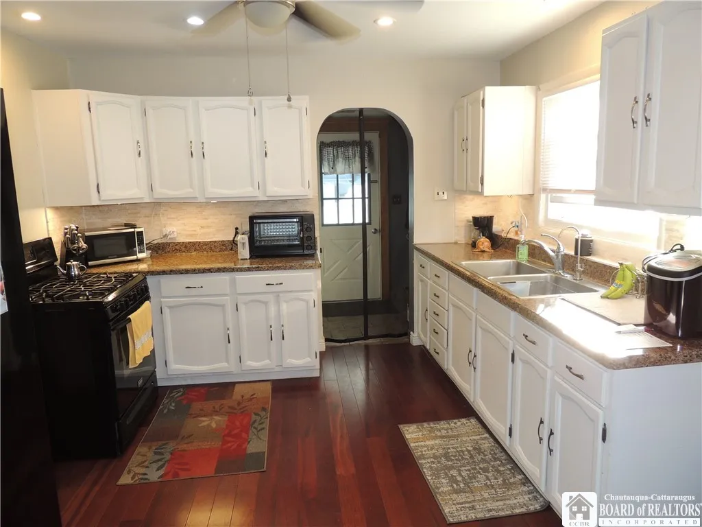 20 Elam Avenue, Jamestown, New York 14701, Jamestown, New York 14701, 3 Bedrooms Bedrooms, 8 Rooms Rooms,1 BathroomBathrooms,Residential,For Sale,20 Elam Avenue, Jamestown, New York 14701,R1632656