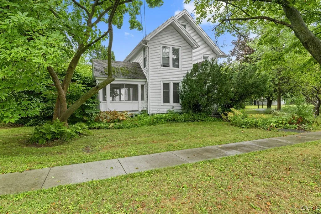 300 3rd Street, Salina, New York 13088, Salina, New York 13088, 4 Bedrooms Bedrooms, 11 Rooms Rooms,2 BathroomsBathrooms,Residential,For Sale,300 3rd Street, Salina, New York 13088,S1632873