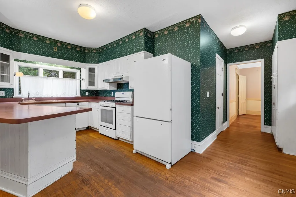 300 3rd Street, Salina, New York 13088, Salina, New York 13088, 4 Bedrooms Bedrooms, 11 Rooms Rooms,2 BathroomsBathrooms,Residential,For Sale,300 3rd Street, Salina, New York 13088,S1632873